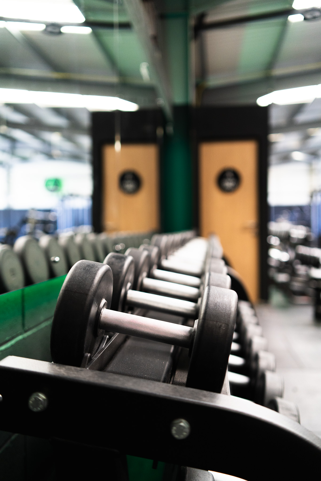 assisting lifting weights at aptitude gym near chester in farndon